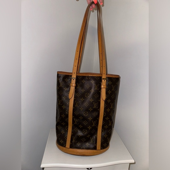 Authentic Louis Vuitton Bucket GM Monogram Tote. This is such a beauty! - Picture 3 of 13